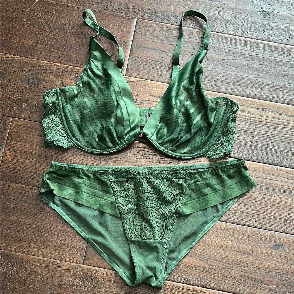 VS Matching Lace Bra and Pantie